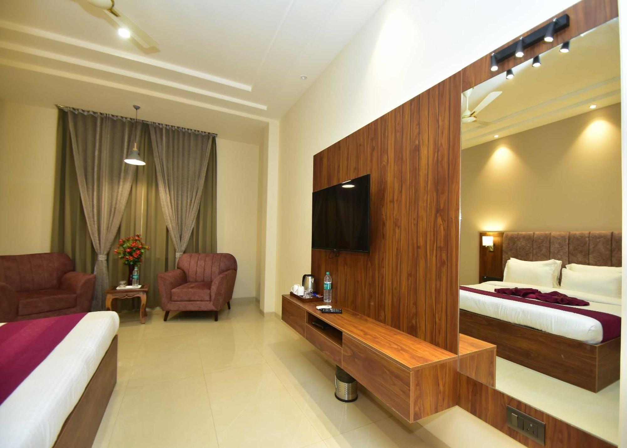 Hotel Shyamleela Khātu 외부 사진