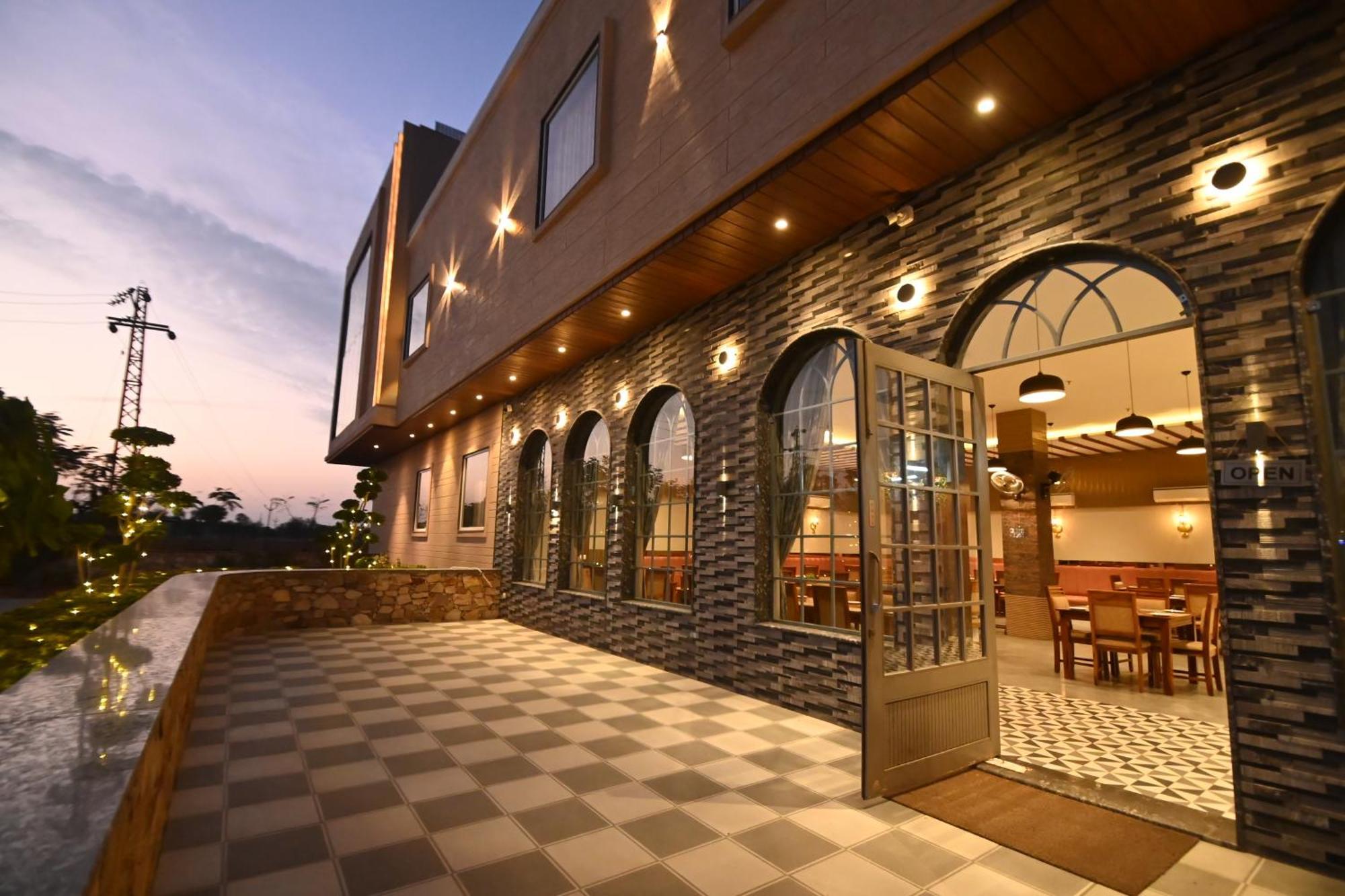Hotel Shyamleela Khātu 외부 사진